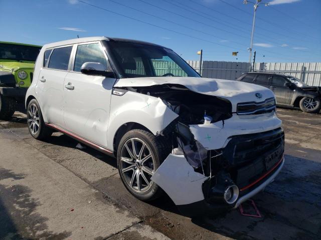 KNDJX3AA2K7636616 - 2019 KIA SOUL ! WHITE photo 4