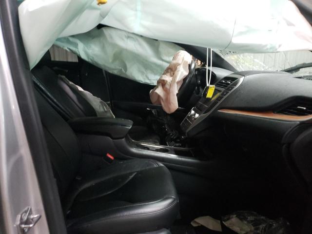 5LMCJ2C95JUL23012 - 2018 LINCOLN MKC SELECT SILVER photo 5