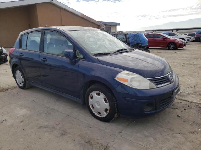 3N1BC13E18L363583 - 2008 NISSAN VERSA BLUE photo 4