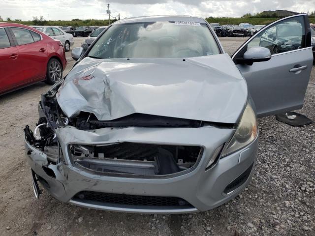 YV1902FHXB2008107 - 2011 VOLVO S60 T6 SILVER photo 11