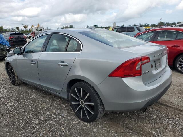 YV1902FHXB2008107 - 2011 VOLVO S60 T6 SILVER photo 2