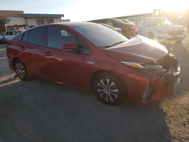 JTDKARFP2H3019593 - 2017 TOYOTA PRIUS PRIM RED photo 4