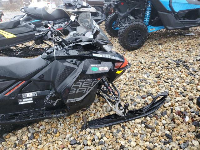 2BPSUWHM7HV000044 - 2017 SKI DOO RENEGADE BLACK photo 5