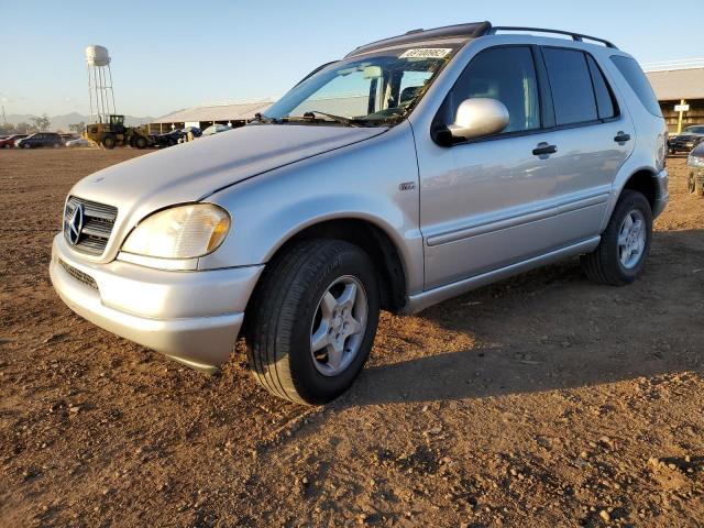 4JGAB54E6YA203090 - 2000 MERCEDES-BENZ ML 320 SILVER photo 1