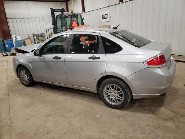 1FAHP35N89W199478 - 2009 FORD FOCUS SE SILVER photo 2