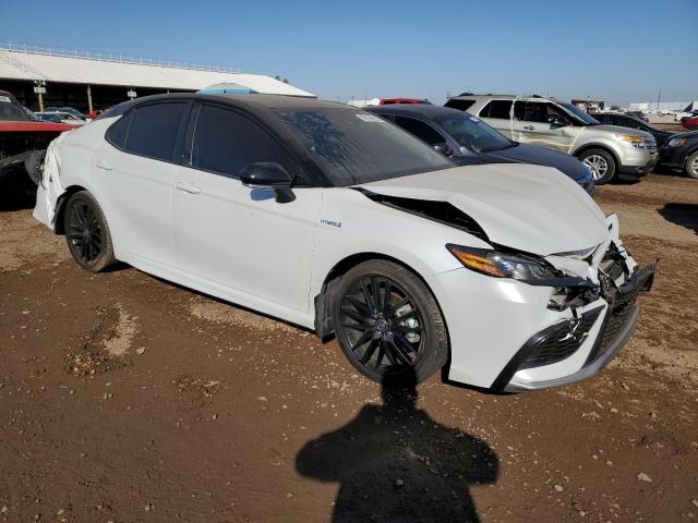 4T1K31AK9MU020800 - 2021 TOYOTA CAMRY XSE WHITE photo 4