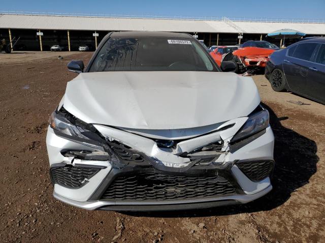 4T1K31AK9MU020800 - 2021 TOYOTA CAMRY XSE WHITE photo 5