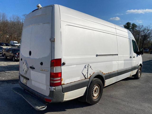 WD3PE8CB7C5697972 - 2012 MERCEDES-BENZ SPRINTER 2 WHITE photo 4