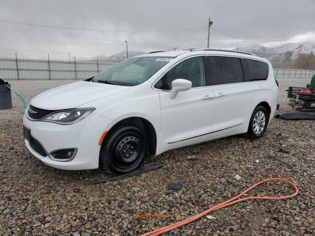 2C4RC1BG3JR107307 - 2018 CHRYSLER PACIFICA T WHITE photo 1