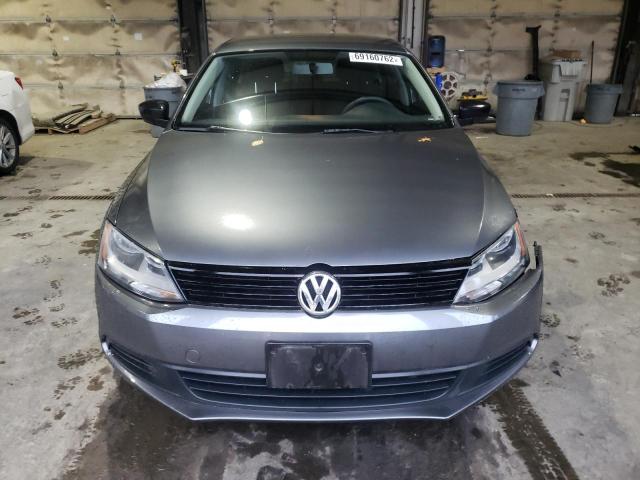 3VW2K7AJXEM418635 - 2014 VOLKSWAGEN JETTA BASE GRAY photo 5