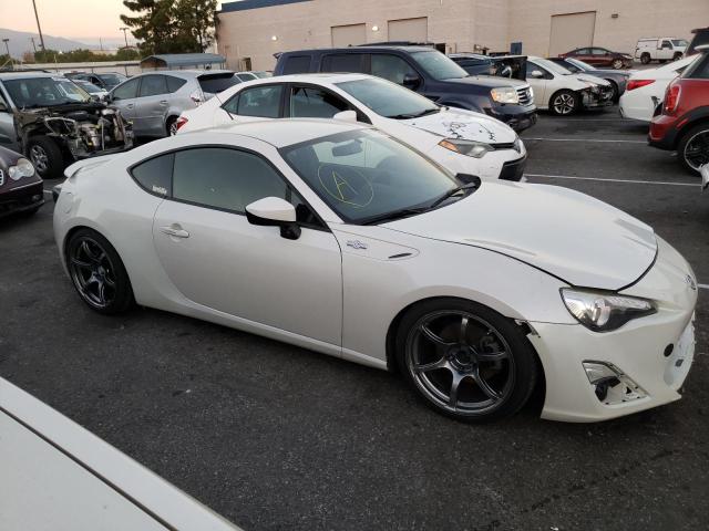 JF1ZNAA11E9706943 - 2014 TOYOTA SCION FR-S WHITE photo 4