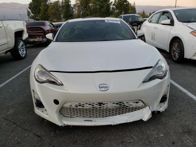 JF1ZNAA11E9706943 - 2014 TOYOTA SCION FR-S WHITE photo 5
