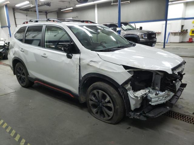 JF2SKAKC1KH484699 - 2019 SUBARU FORESTER S WHITE photo 4