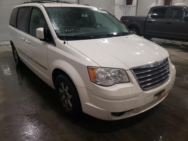2A8HR54109R567880 - 2009 CHRYSLER TOWN AND C WHITE photo 1