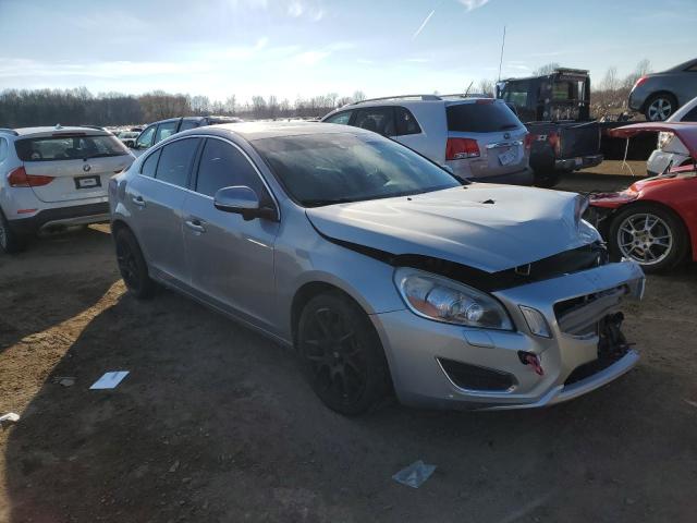 YV1902FH9B2017736 - 2011 VOLVO S60 T6 SILVER photo 4