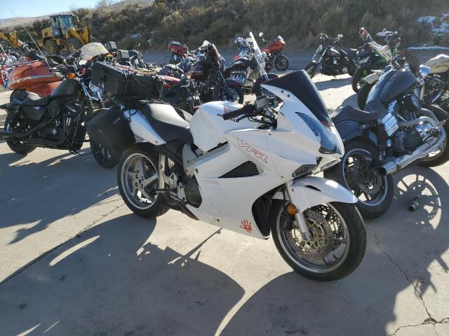 JH2RC46186M800723 - 2006 HONDA VFR800 WHITE photo 1