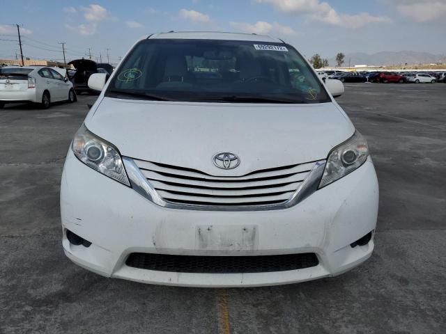 5TDKZ3DC7HS816703 - 2017 TOYOTA SIENNA LE WHITE photo 5