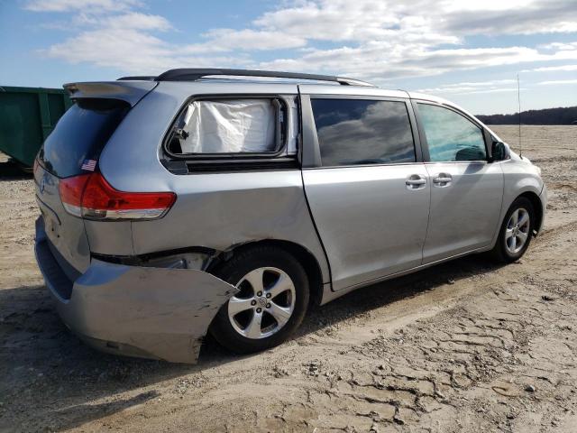 5TDKK3DC1DS358672 - 2013 TOYOTA SIENNA LE SILVER photo 3