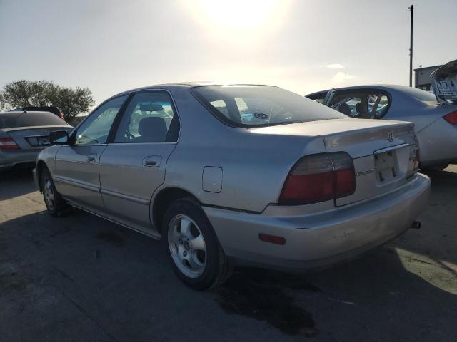 1HGCD5603VA162326 - 1997 HONDA ACCORD SE SILVER photo 2