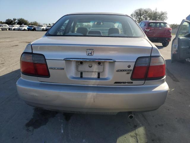 1HGCD5603VA162326 - 1997 HONDA ACCORD SE SILVER photo 6