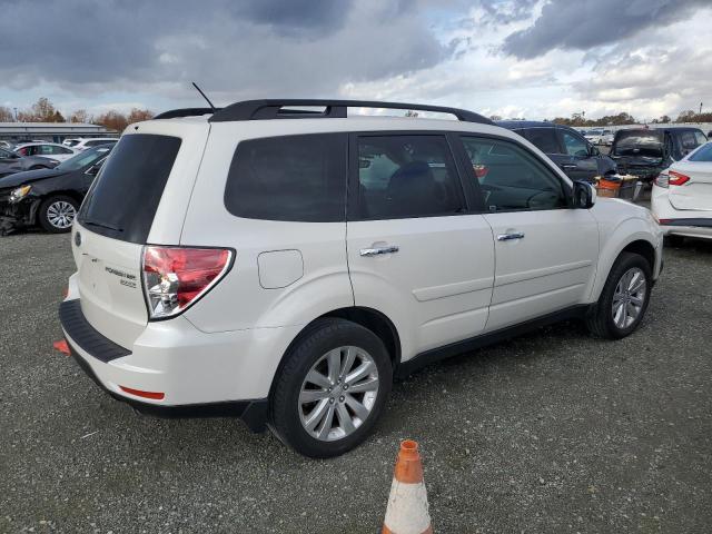 JF2SHAEC3DH417888 - 2013 SUBARU FORESTER L WHITE photo 3