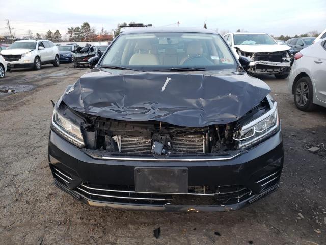 1VWDT7A35HC048479 - 2017 VOLKSWAGEN PASSAT R-L BLACK photo 5