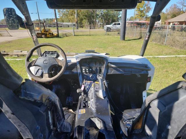 3JBKGAN24JJ001188 - 2018 CAN-AM COMMANDER WHITE photo 9