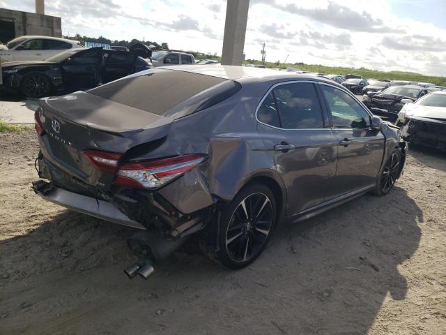 4T1B61HK9JU099278 - 2018 TOYOTA CAMRY XSE GRAY photo 3