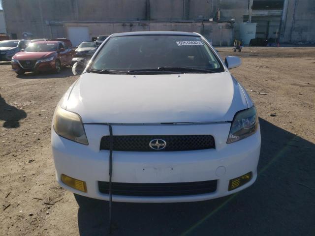 JTKDE3B77A0307450 - 2010 TOYOTA SCION TC WHITE photo 5