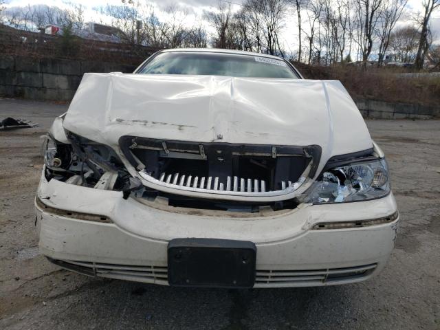 1LNHM83W37Y600590 - 2007 LINCOLN TOWN CAR D WHITE photo 5