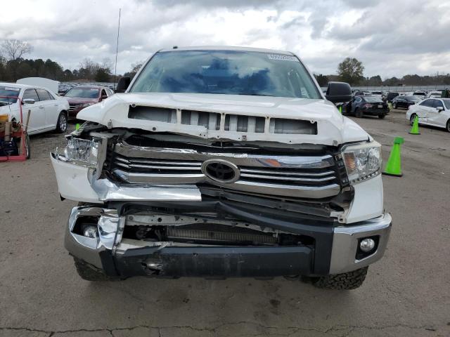 5TFDW5F13HX650392 - 2017 TOYOTA TUNDRA CRE WHITE photo 5