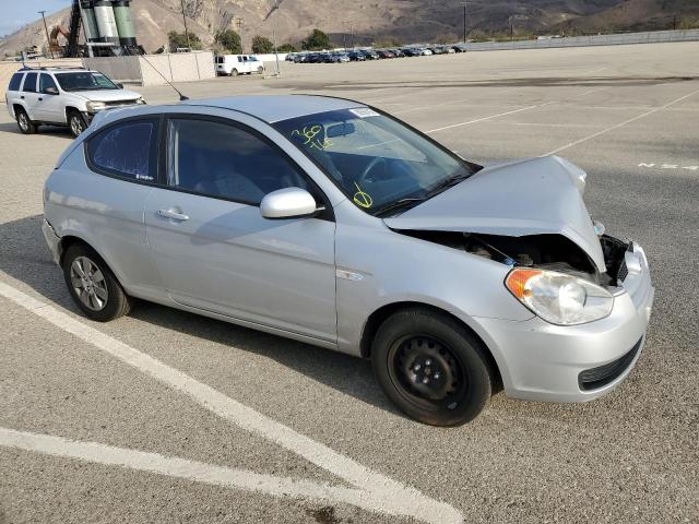 KMHCM3AC8AU149385 - 2010 HYUNDAI ACCENT SILVER photo 4