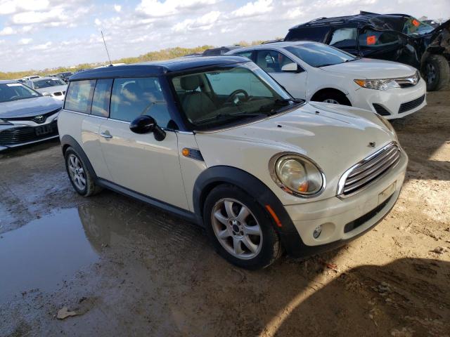 WMWML33598TN66392 - 2008 MINI COOPER CLU WHITE photo 4