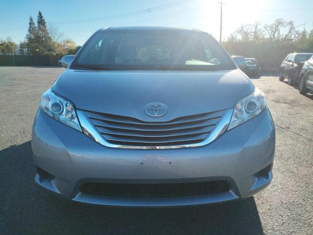 5TDKZ3DC0HS822438 - 2017 TOYOTA SIENNA LE SILVER photo 5