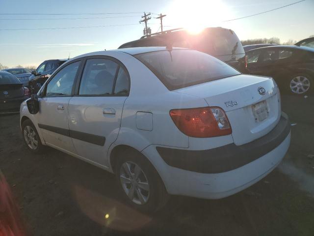 KNADE123X86427708 - 2008 KIA RIO BASE WHITE photo 2