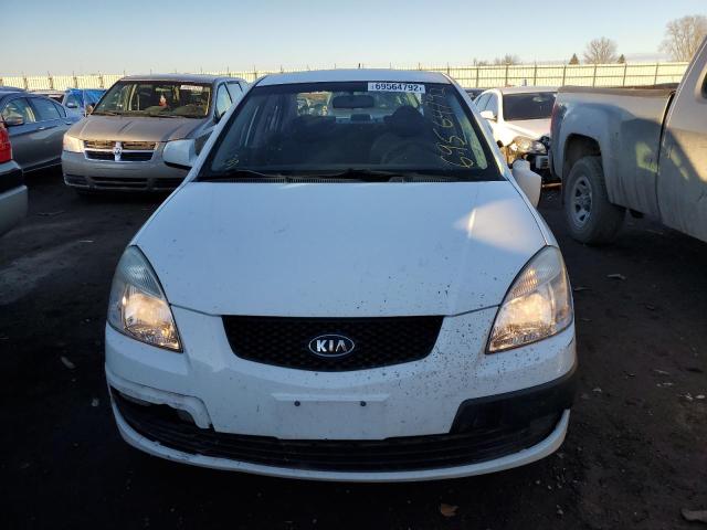 KNADE123X86427708 - 2008 KIA RIO BASE WHITE photo 5