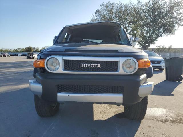 JTEBU11F570099507 - 2007 TOYOTA FJ CRUISER BLACK photo 5