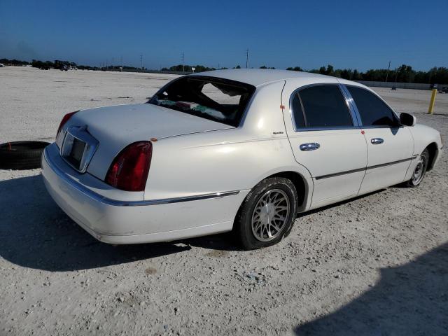 1LNHM82W12Y636160 - 2002 LINCOLN TOWN CAR S WHITE photo 3