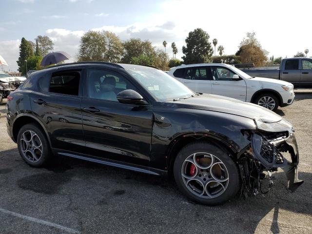 ZASPAKBN6N7D48133 - 2022 ALFA ROMEO STELVIO TI BLACK photo 4