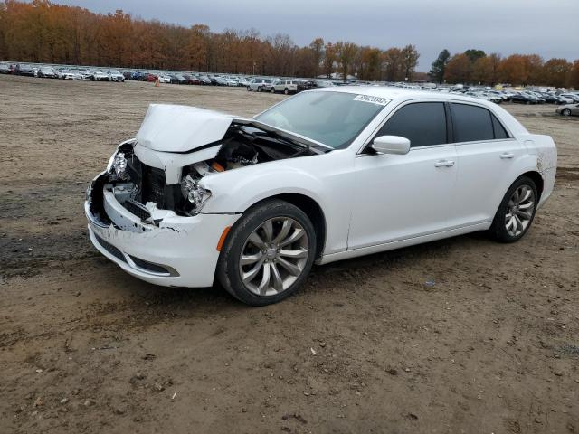 2C3CCAAG3KH542489 - 2019 CHRYSLER 300 TOURIN WHITE photo 1