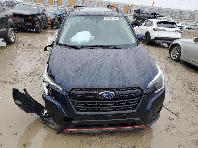 JF2SKAJC3NH476951 - 2022 SUBARU FORESTER S BLUE photo 5