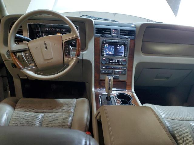 5LMJJ2J52BEJ03748 - 2011 LINCOLN NAVIGATOR 白色 照片 8