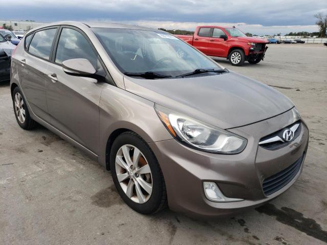 KMHCU5AEXDU140222 - 2013 HYUNDAI ACCENT GRAY photo 4