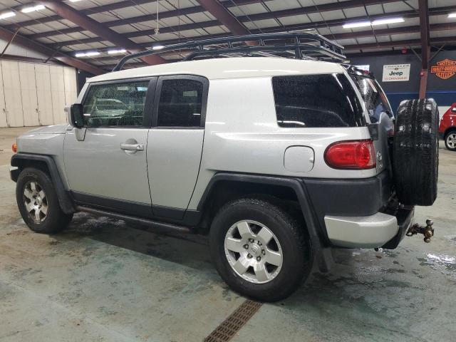 JTEBU11F270066996 - 2007 TOYOTA FJ CRUISER SILVER photo 2