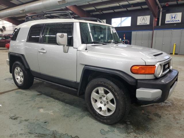 JTEBU11F270066996 - 2007 TOYOTA FJ CRUISER SILVER photo 4