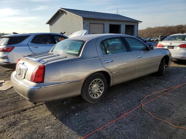 1LNHM82W6YY846665 - 2000 LINCOLN TOWN CAR S GOLD photo 3