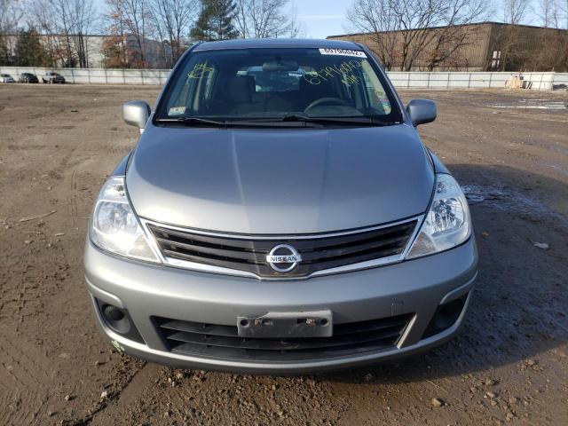 3N1BC1CP7BL385905 - 2011 NISSAN VERSA GRAY photo 5