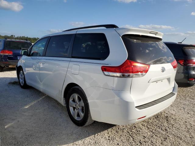 5TDKK3DC2CS219259 - 2012 TOYOTA SIENNA LE WHITE photo 2