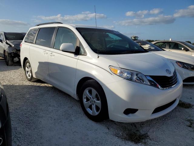 5TDKK3DC2CS219259 - 2012 TOYOTA SIENNA LE WHITE photo 4