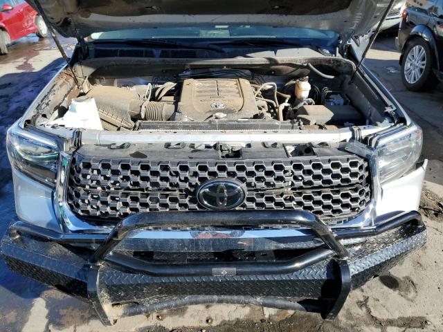 5TFDY5F15JX735797 - 2018 TOYOTA TUNDRA CRE SILVER photo 11